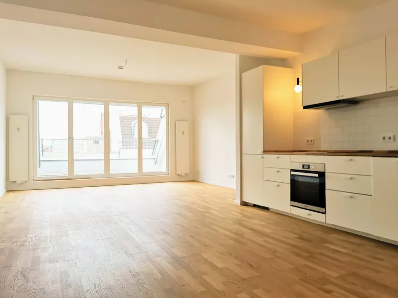 Lichtdurchflutete 2 Zimmer-Dachgeschosswohnung mit Loggia — photo 1